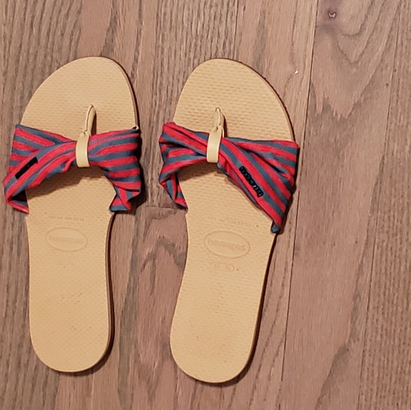 Havaianas You San Tropez Red & Gray Sandals Flip Flops  NWOT - Picture 2 of 6